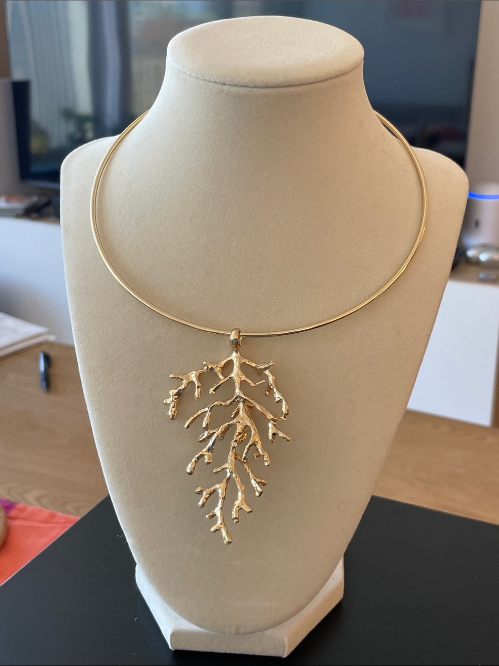 Anthropologie Coral Pendant Necklace Gold Open Collar Coastal Resort Statement J
